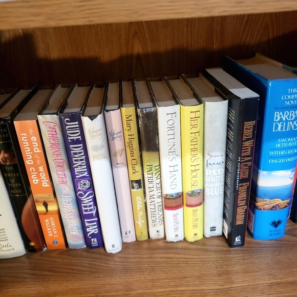 BOOKS Mystery Box 18 Pack for 100$ Rare, New & Vintage  (Read Descriptio… - Picture 10 of 16